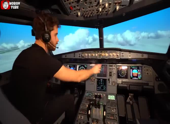 Video :Can a traveler who has never flown make an aircraft landing